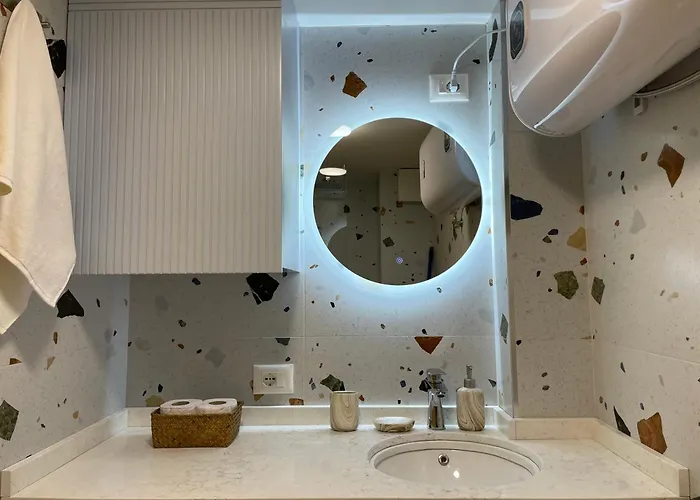 Tesa アパート ティラナ